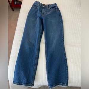 Abercrombie Curve Love Ultra High Rise 90s Straight Jean (Size 25/Dark wash)